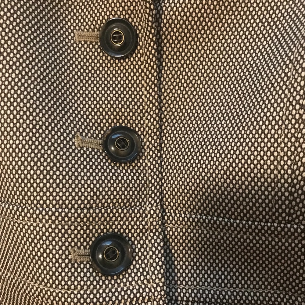 Tahari Excellent Condition Three Button Blazer - image 4